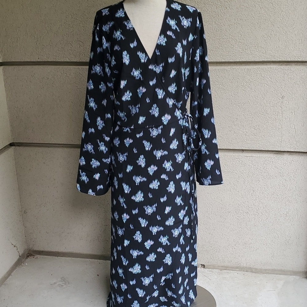 H&M- PLUS SIZE WRAP DRESS